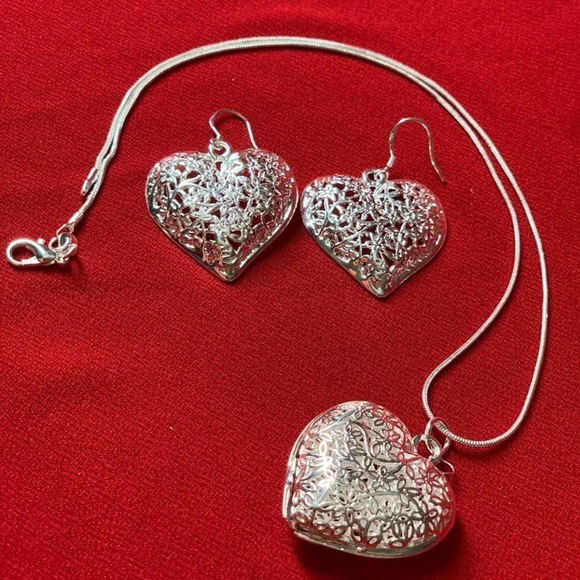 925 Sterling Silver Flowery Heart jewelry set - Picture 3 of 10